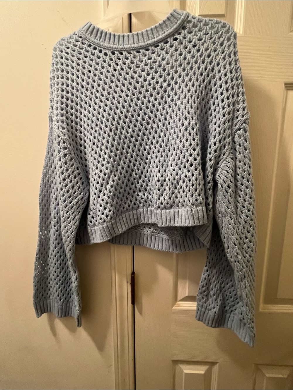 H&M Light Blue Knit Cropped Sweater size M